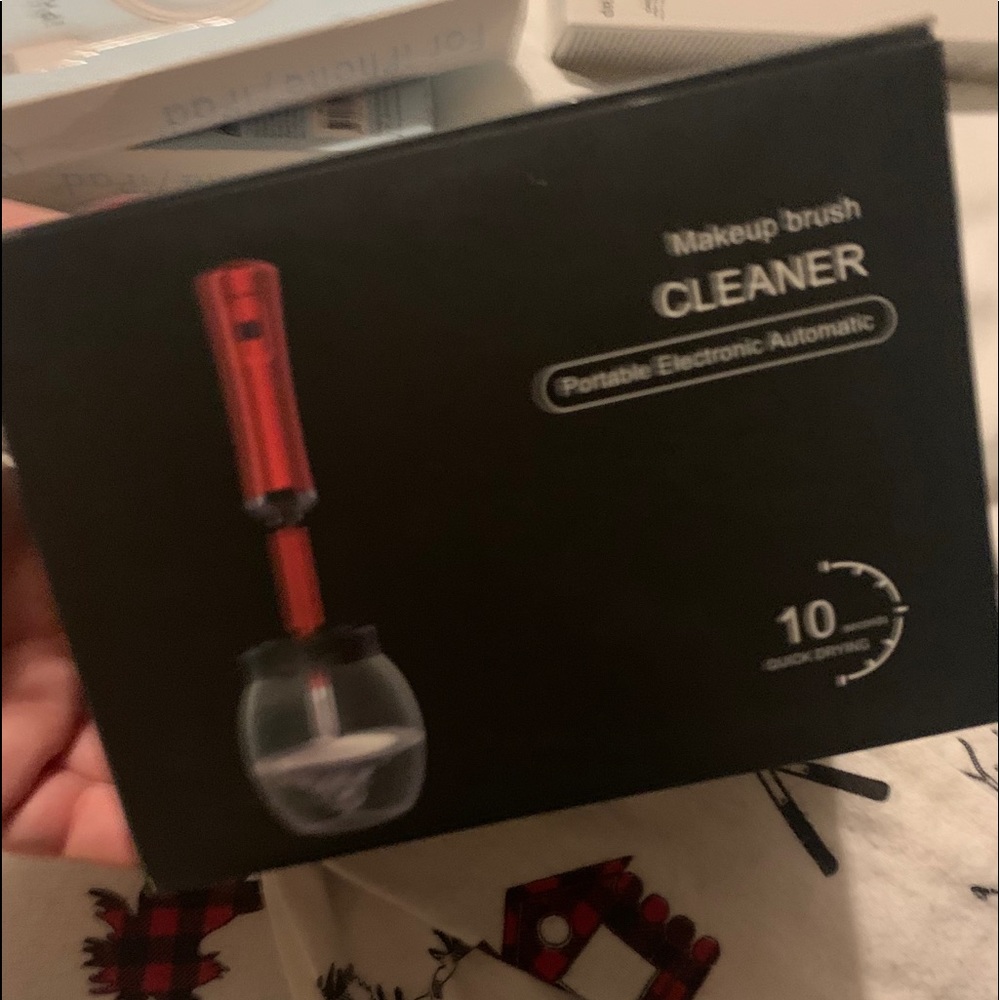 Makeup brush cleaner tool